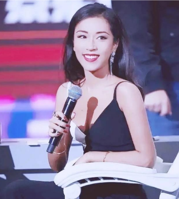 吉克隽逸|吉克隽逸卸妆是啥样？效果堪比\整容\，网友：为啥要扮黑？