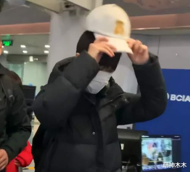 王鸥|央视跨年晚会聚齐三代流量，有选秀明星有归国爱豆，机场图曝光