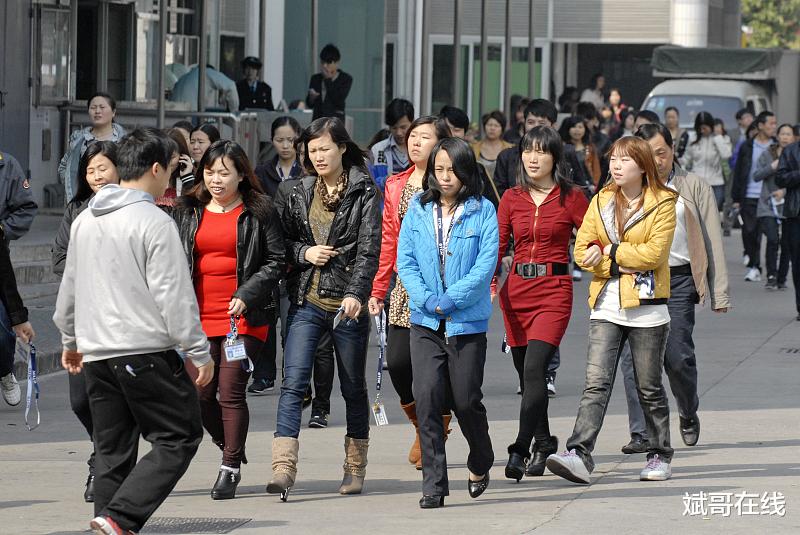职场|职场：公司高管被要求打卡，休完产假的行政感受到不寻常。