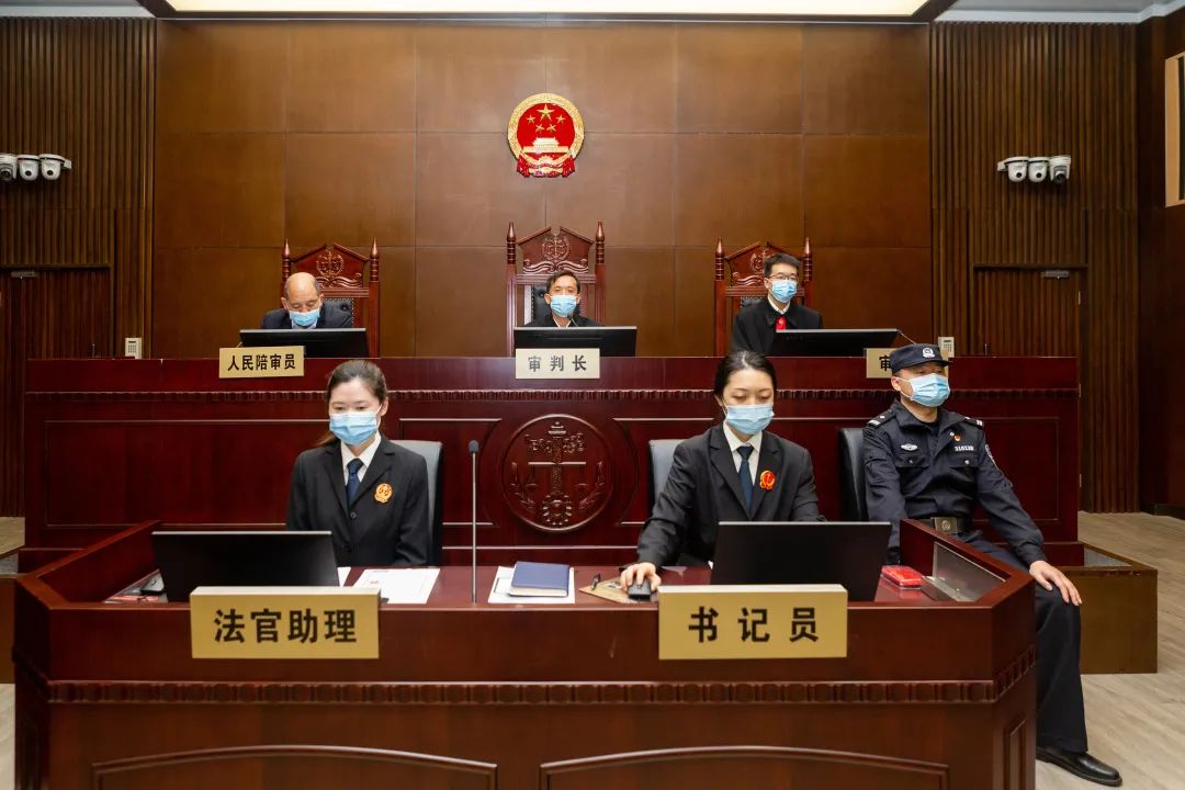 用户_465697 非法集资143.57亿，“银来系”四人受审