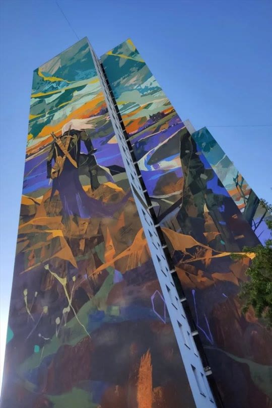 巫师|巨形《巫师》主题壁画今日竣工! 26层楼外墙作画效果震撼