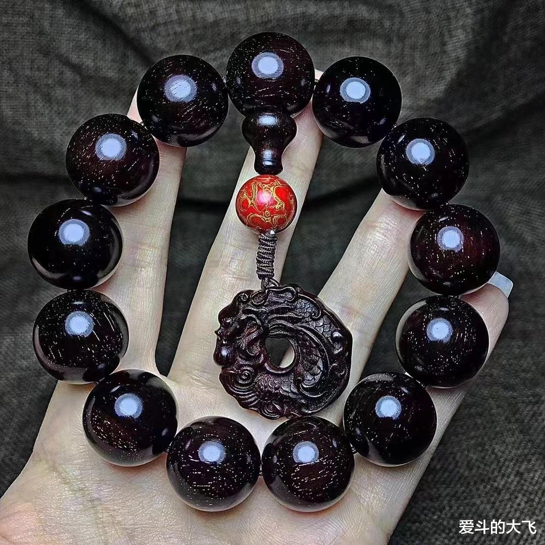 紫檀|关于紫檀木您不知道的事，这样的手串值得盘玩吗？