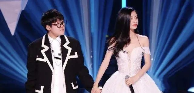 王菲|2021好声音亚军王靖雯被热捧,冠军伍珂玥被架空后登上央视晚会