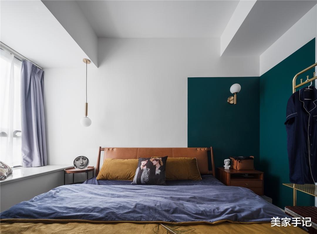 这位退休教师太有远见了,舍弃电视墙,全屋打满柜子,效果超高级!