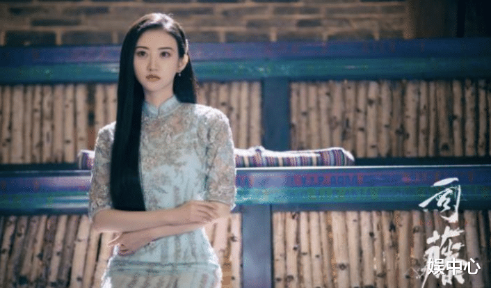 景甜|景甜演技曾倍受吐槽，却凭《司藤》找对戏路，剧中造型很惊艳