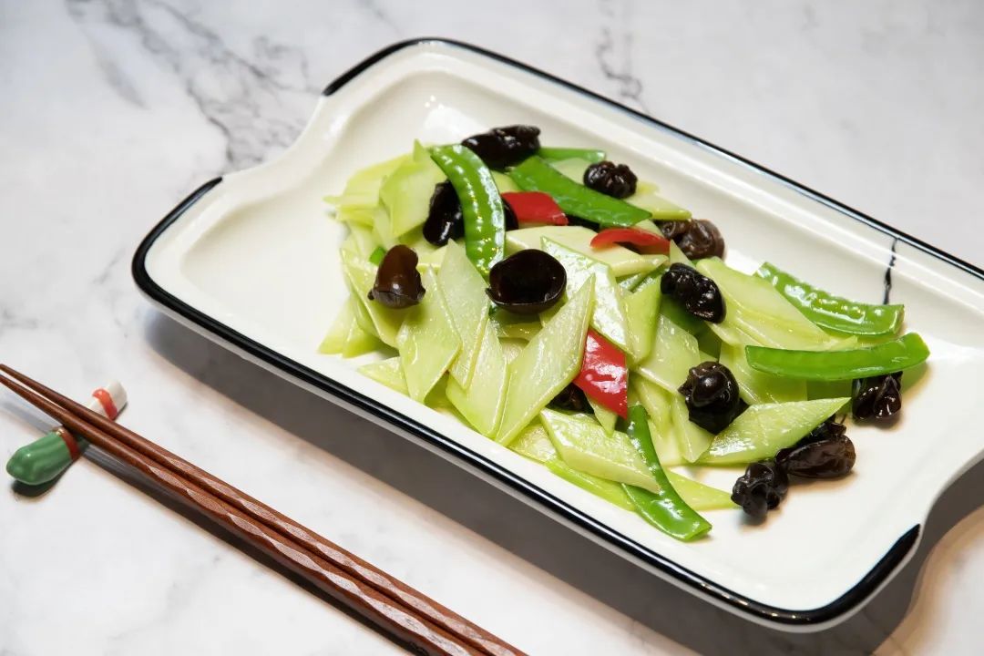 荐设 谢江明作品重庆天地餐厅：“雾食”，更务实