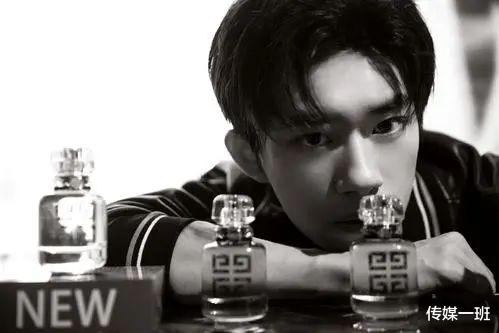 张艺兴|明星赔上事业解约，那些缩起头观望等捡漏的，脑子里都在想什么？