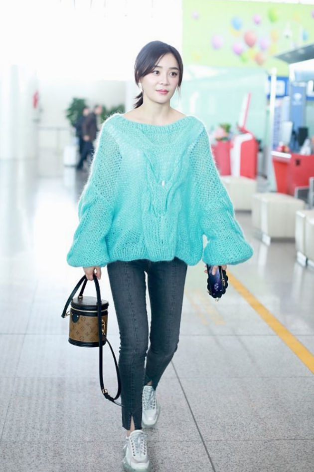 袁姗姗|袁姗姗“健身女王”的名号真不白给，穿宽松毛衣都有好身材，真美