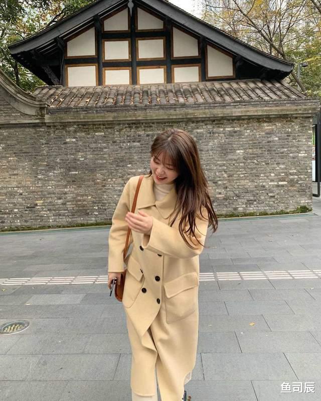 鱼司辰 秋冬季买大衣，尽量这4种颜色就够了，上身之后高级洋气又百搭