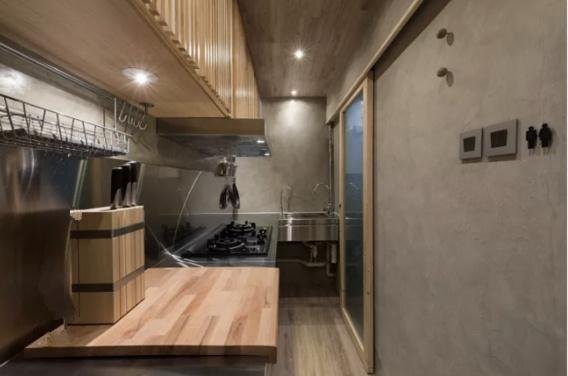 24㎡你觉得小?在香港是两居室还能住3口人,厕所还带浴缸,厉害不!