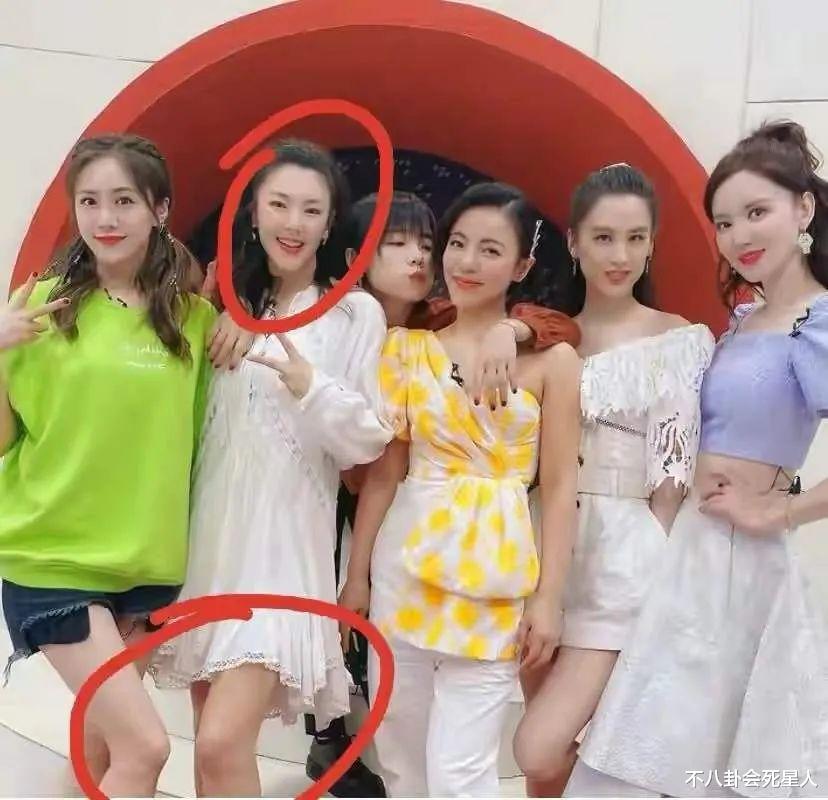 杨幂|只P自己、伸手遮脸、战术后缩,女星合照时的“心机”太多了