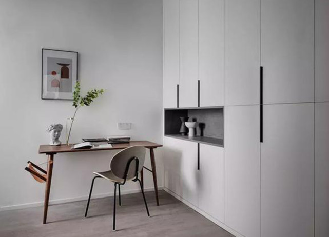 74平简约二居室卫生间采用干湿分离的设计，空间清新又自然