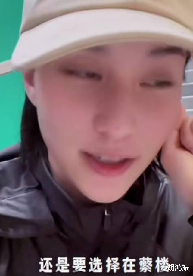 李小冉|何超莲现身百元餐厅，三太低调朴素不愿上镜，窦骁成司机称肚子饿