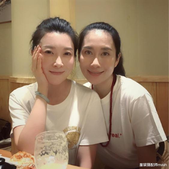服装搭配师main|她是黄磊爱徒，16年前与韩雪演姐妹红极一时，如今43岁风采依旧