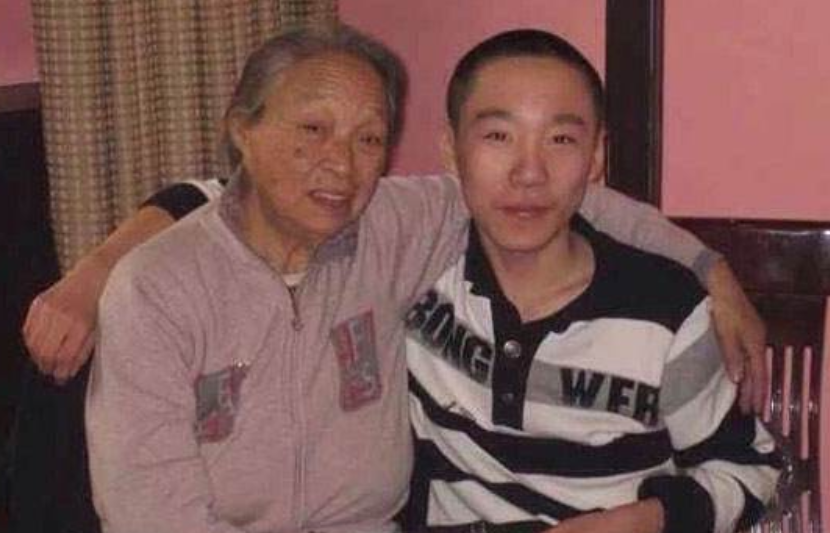 柏青|国家一级演员柏青：76岁时因病去世千人送别，孙子更是国人的骄傲