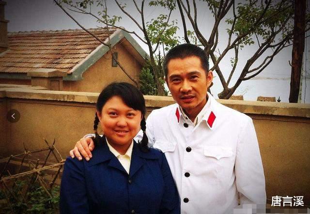 父母爱情|《父母爱情》中的老丁，戏外娶翻版“德华”，20年来把妻子当成宝