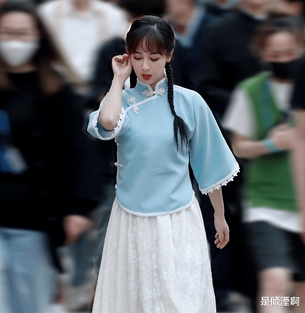杨紫|杨紫《沉香如屑》影楼风造型路透引热议，网友：完全不如萌探！
