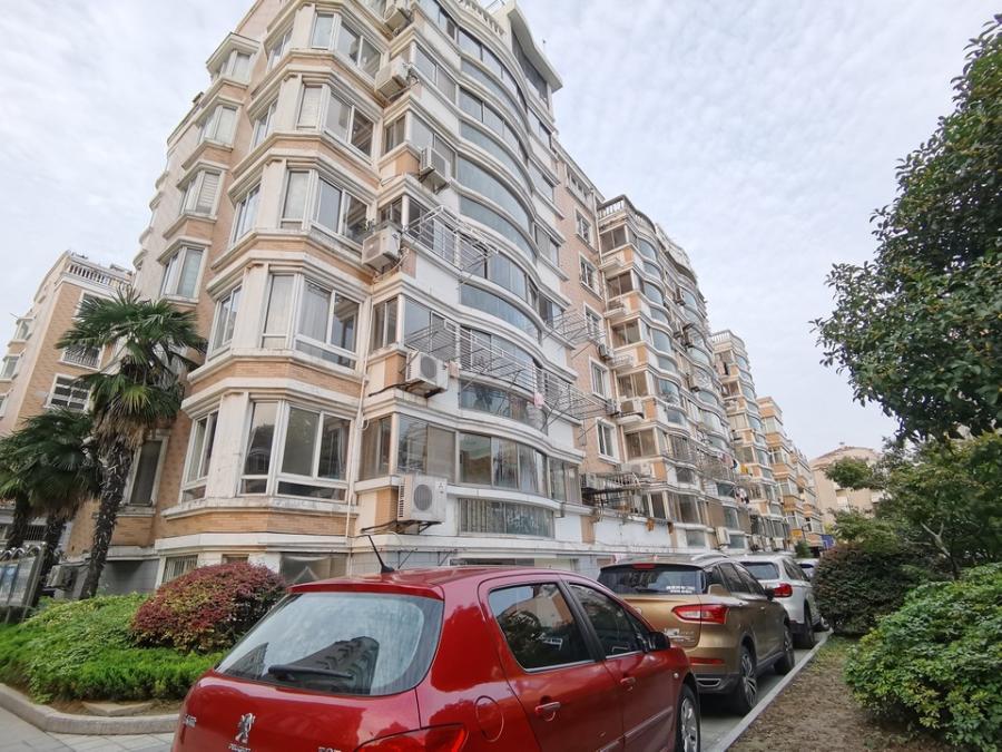 |近日江苏,南通市一处住宅451万拍卖,降价136万,没人要,流拍了。