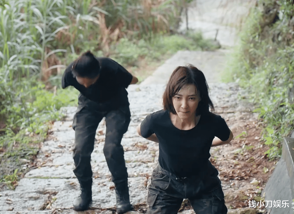 高秉烛|第一集就是男主被绿，女主遭遇三人行，这剧真敢拍啊！