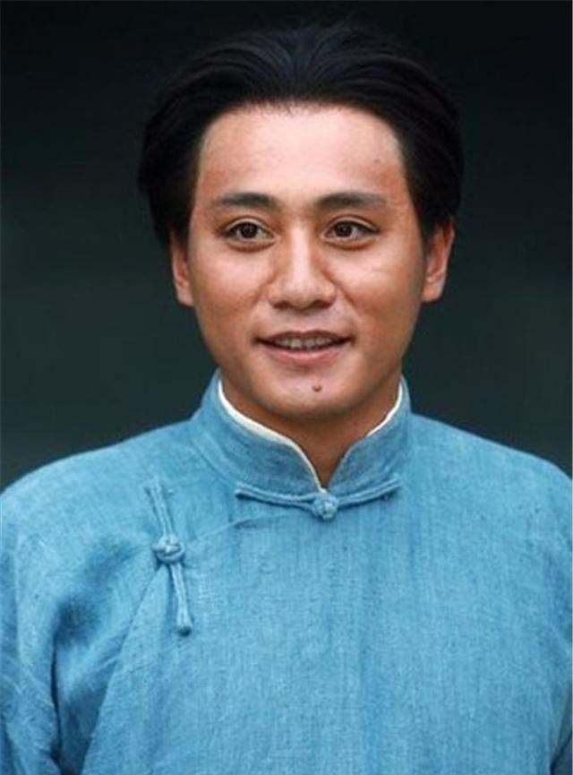 |和主席长相相似的陈燕，后来成为扮演主席的女演员，家人却很苦恼