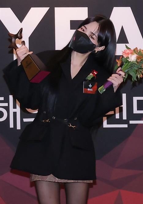 刘在石|刘在石再度荣获韩国年度最佳男综艺人物奖，国民MC实至名归！