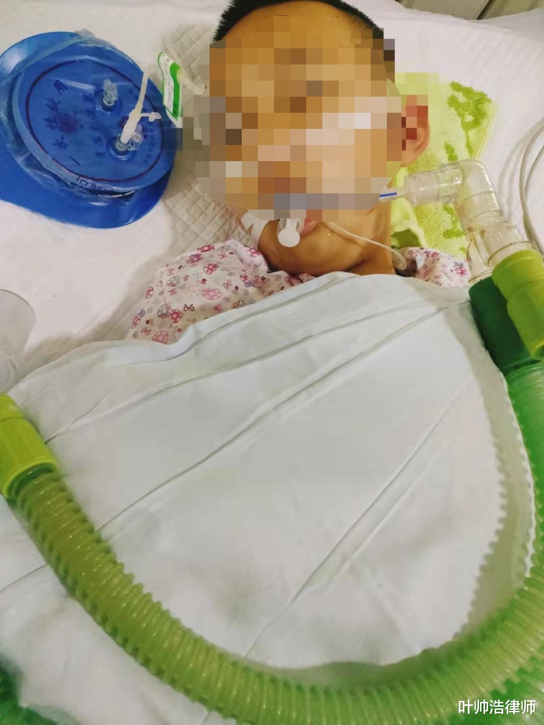 8岁男童被喷泉冲离地面摔伤,抢救11天不幸亡