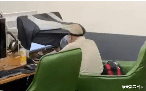 每天都是潮人|足疗店按摩，妹子怎么这幅表情啊？她是不是不舒服