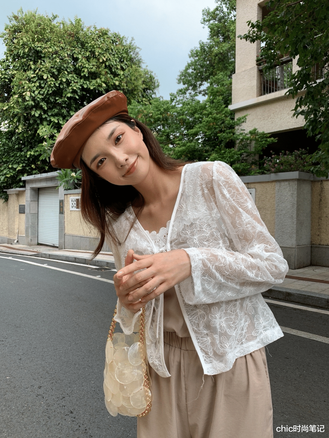 chic时尚笔记|夏日酷帅辣妹的搭配，黑白简约显身材，西装小层次气质感