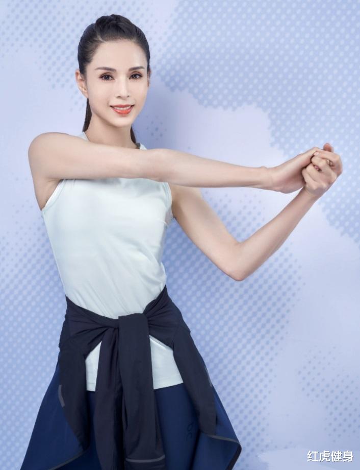 金晨|金晨晒健身照火上热搜,4块腹肌抢镜,“王炸”的背后有多自律?