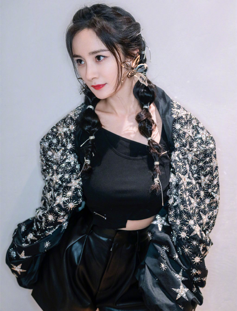 猫姐穿搭经 杨幂换了一款“小男孩短发”,认了10分钟,我才认出来,又帅又美