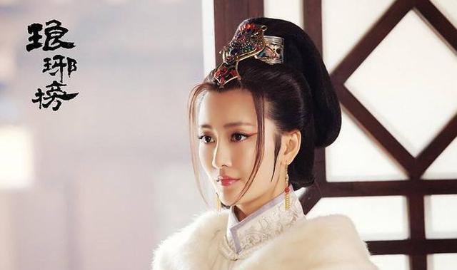 王鸥|王鸥：被亲妈嫌弃34年，深陷“剧本门”中，她是怎么熬到今天的？