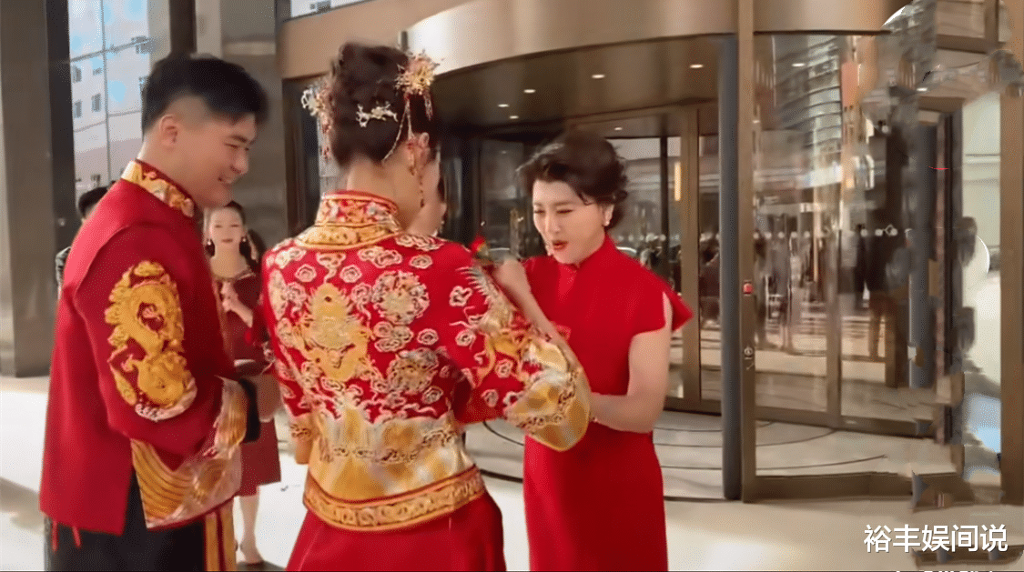 闫学晶|闫学晶儿子大婚！百位明星参与，龙虾、帝王蟹、茅台一应俱全