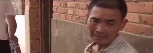 50岁上门女婿养家30年，中风后被妻子赶出家门，妻子：我不养闲人