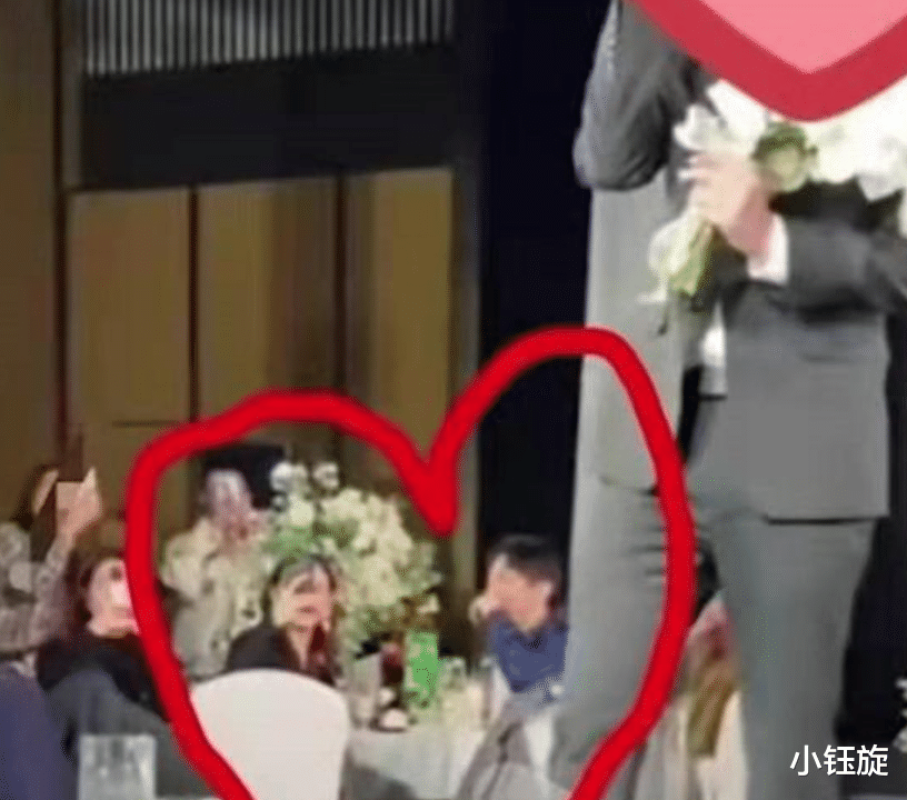 王鸥|王鸥何九华恋情疑添锤！一同现身参加婚礼，女方肚子凸被猜怀孕