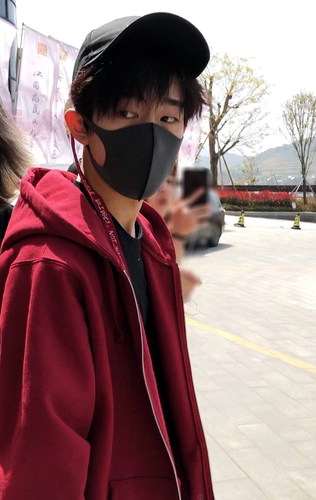 |明星现实生活中真的那么好看吗？