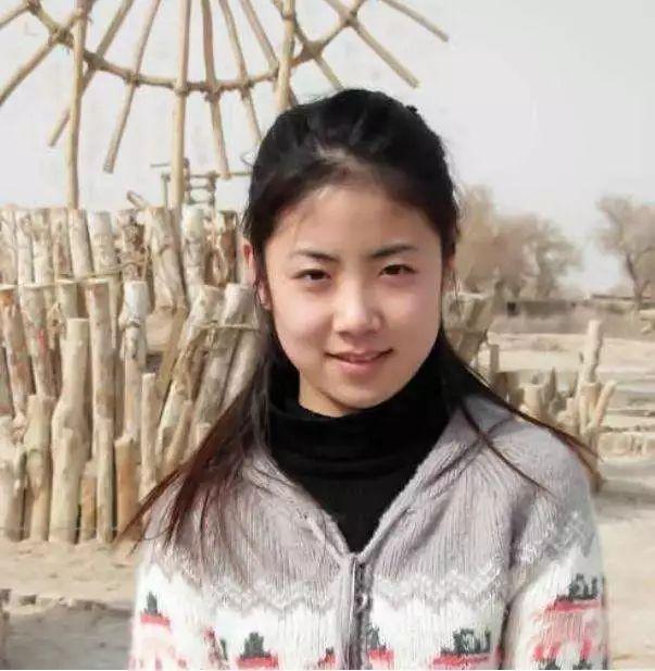 周迅|因漂亮被赵本山看中，却拒绝陪酒遭封杀，如今回农村教书