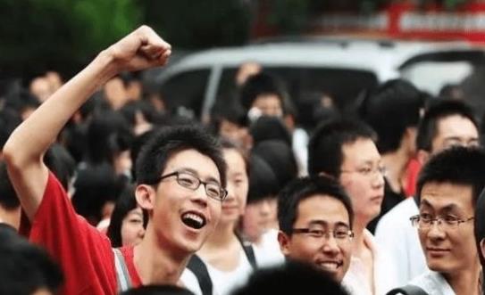 高秀花说育儿|孩子考上大专,父母是否应该举办升学宴?网友声称:反正我不会去