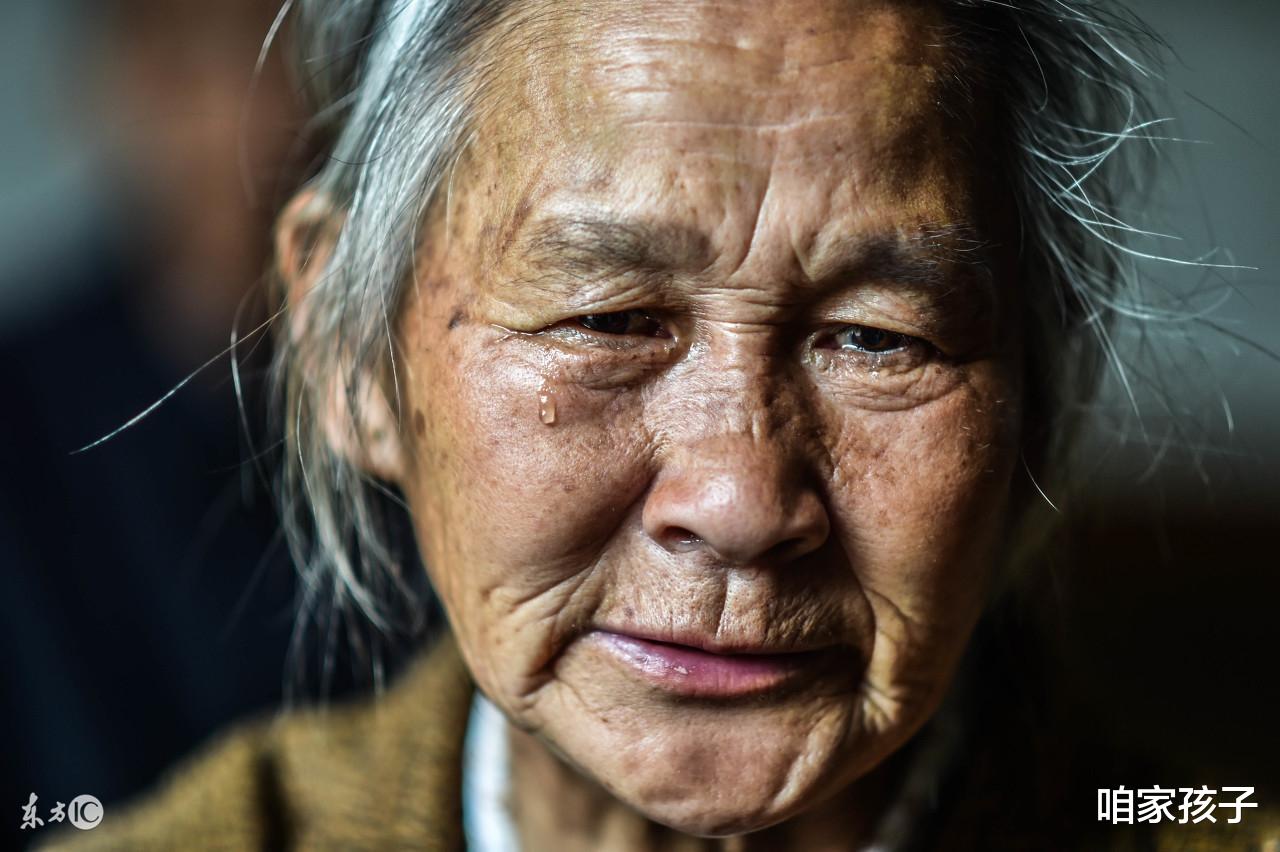咱家孩子|母亲讨好的眼神，我看着纠结心疼，漂亮的媳妇你究竟让我何去何从