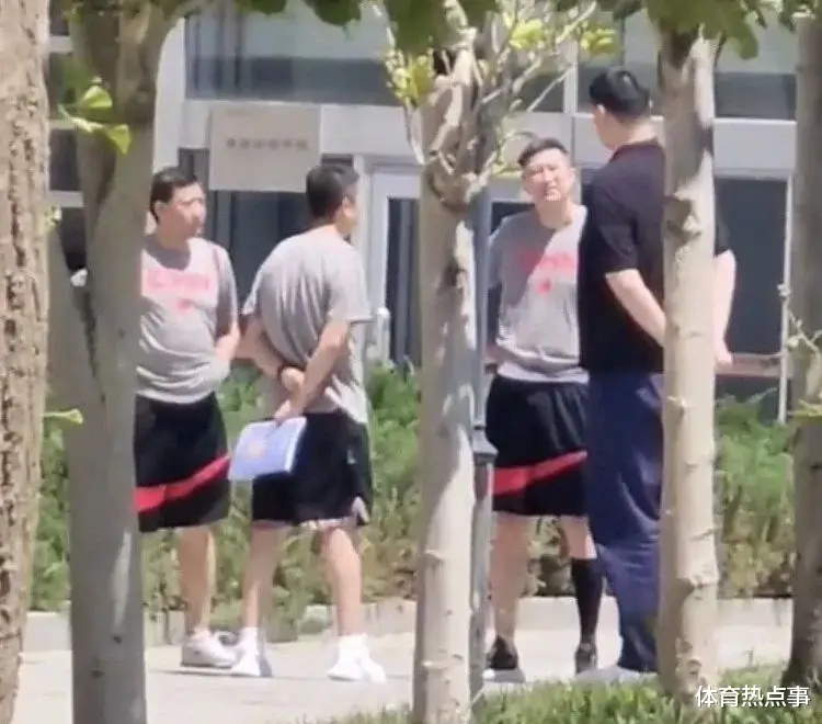 易建联|时隔250多天！阿联宣布复出！他要为中国男篮再拼一次！这才是真正的大哥啊
