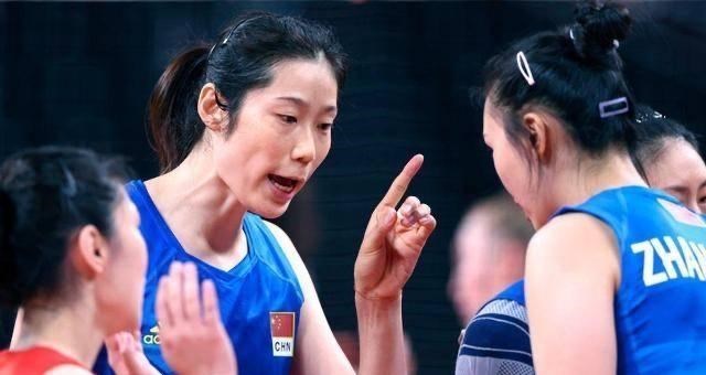 一个人的夜晚 朱婷发文另有深意,中国女排稳定军心,新帅已有方向,将重返巅峰