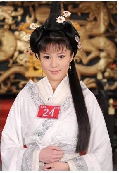 谢娜|她出道便靠姑父走红，姑父另结新欢后，她沦为了18线演员