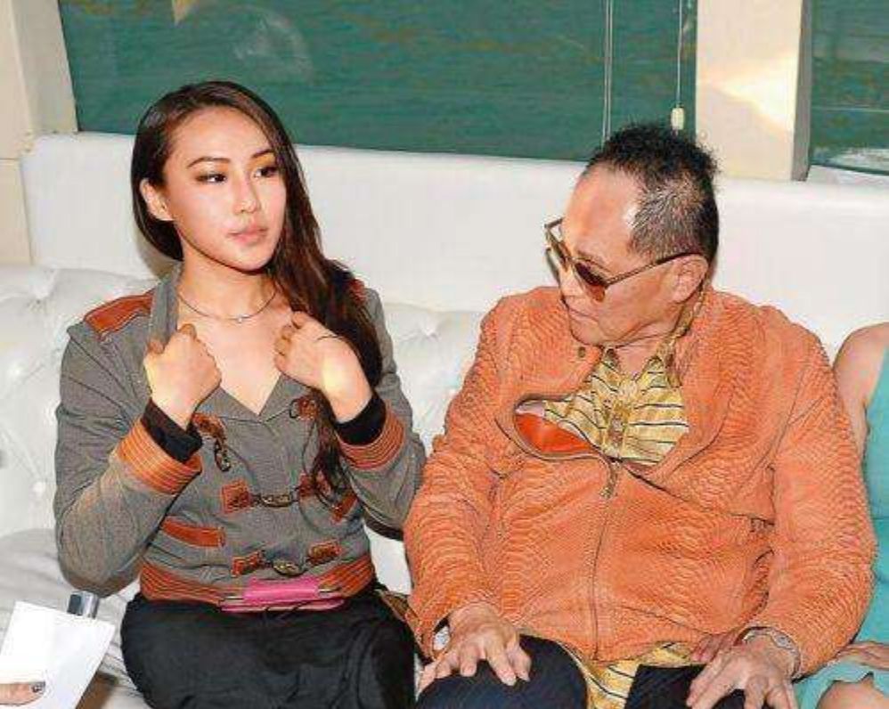 张纯烨|赵世曾：交往1万多名女友，每年换172个，花费百万只为牵手林志玲