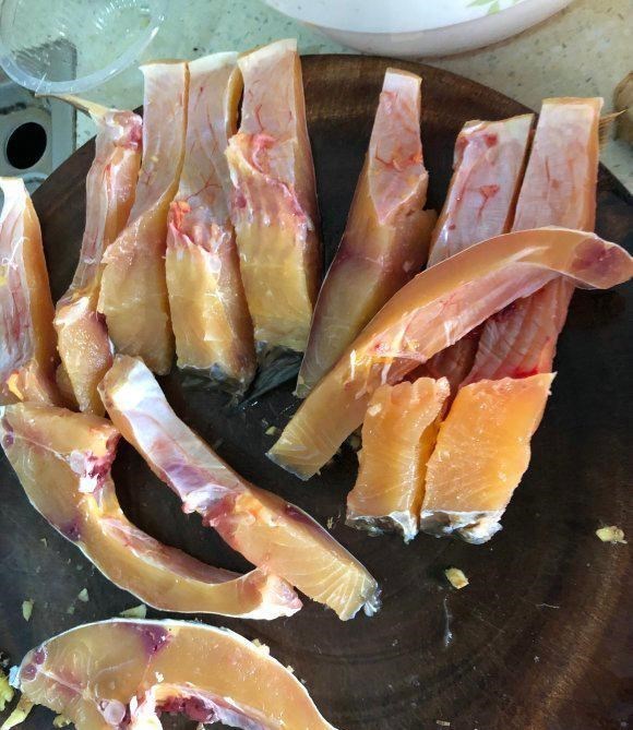 邕江|散鳞鲤鱼现身邕江，外形瘆人，钓鱼人：差点丢了，没想到很好吃