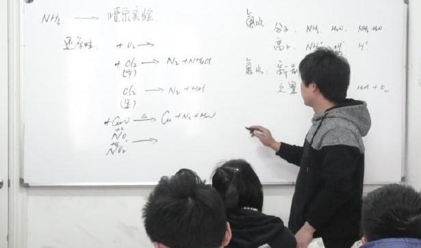 依科育儿吧|教育部部长已发话，学校、补课班教室要装摄像头，家长：大力支持