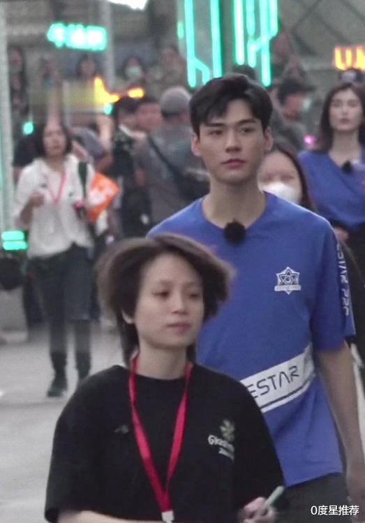 0度星推荐|龚俊综艺路透释出,直拍生图看呆众人,眉目清秀状态绝了