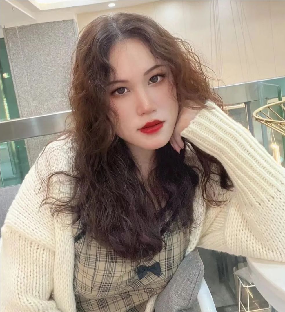 发型|2022发型怎么整？烫卷卷最洋气，好处多多不要错过
