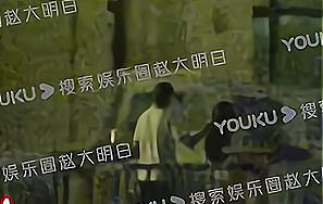 时尚百搭说|戏结良缘？单身浪姐张含韵深夜和五竹叔佟梦实甜蜜约会牵手回酒店