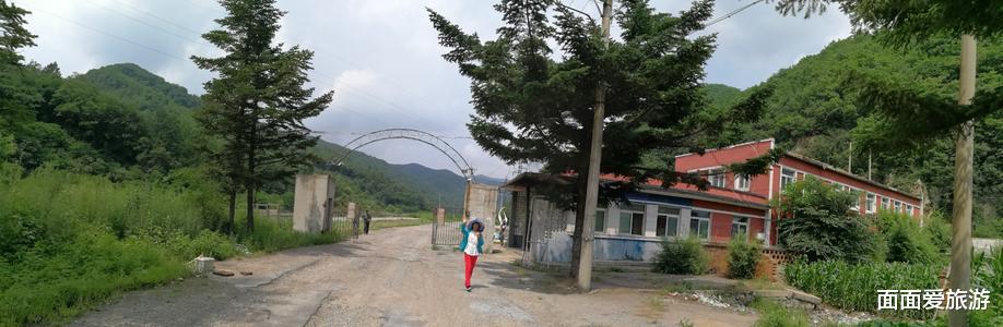 面面爱旅游 辽宁一庞大军工厂，厂区占地大约1万亩，如今杂草丛生，破败不堪