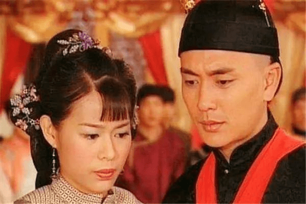 钟丽淇|参选港姐因没带身份证退出，和男友生下的残疾女，11岁不会说话