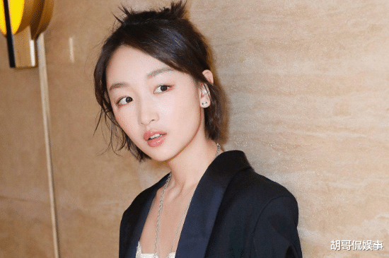 周冬雨|身材娇小个性活泼，有实力接地气的周冬雨，未来可期前途无量